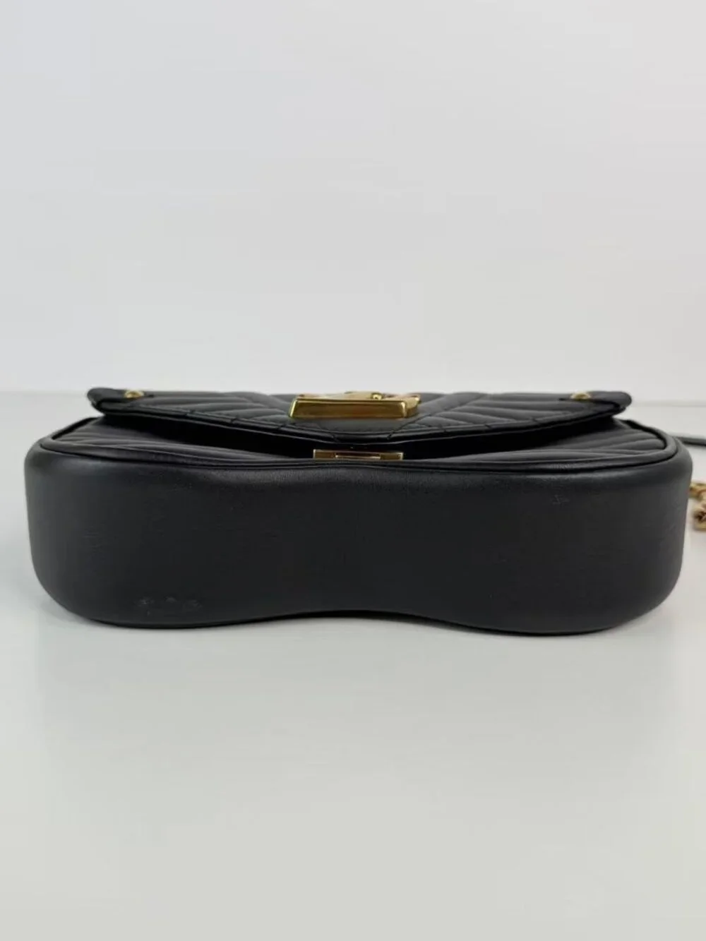 Louis Vuitton new wave chain bag